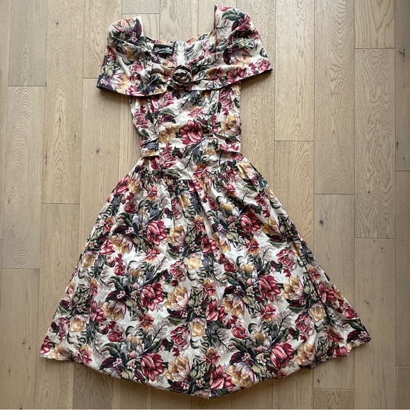 Dresses & Skirts - Vintage Floral Off-Shoulder Dress